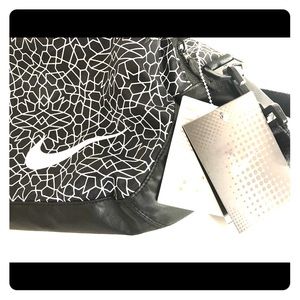 Nike Sports Shoulder Gym Bag Black and White NWT